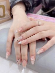 -尤米一站式美甲美睫