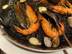 传统西班牙墨鱼汁海鲜饭-BROWNSTONE布朗石西班牙餐厅(深圳湾店)