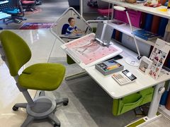 -moll学习桌椅(上海久光百货店)
