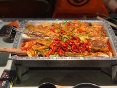 香辣味和蒜香味双拼-鸣记脆皮烤鱼(山姆店)