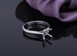 玫瑰婚典-威德钻石-克拉钻大本营(南京东路店)