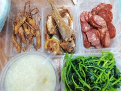 香肠-蓝精灵饺子店