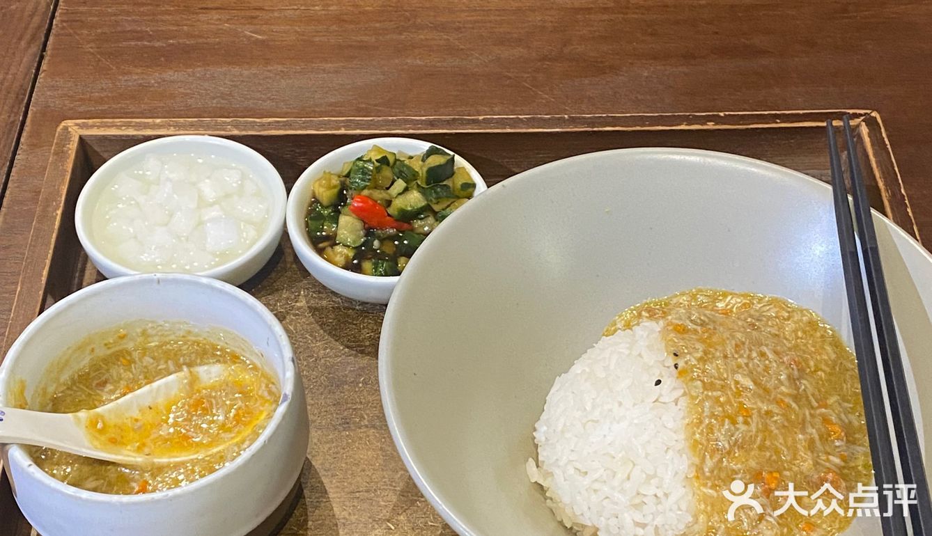 今天来尝尝蟹满春的蟹黄饭