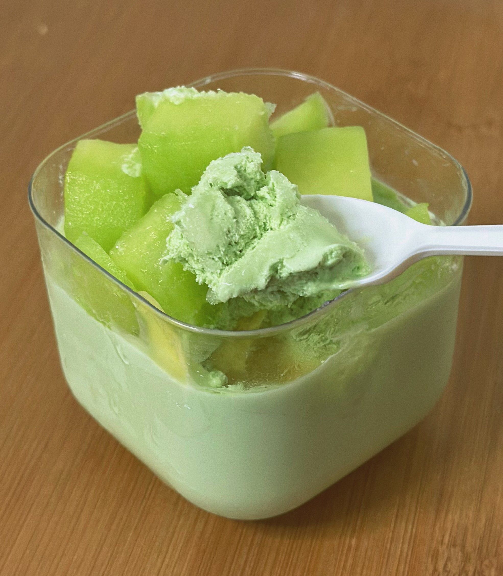 开心果蜜瓜慕斯杯mini小蛋糕