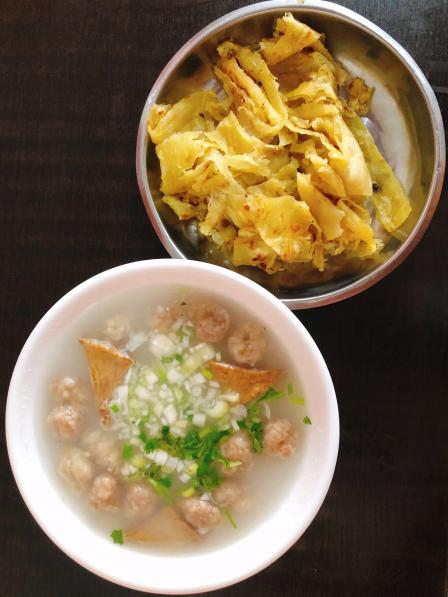 忠忠南肖墙丸子汤(平阳路店)-"平阳路这家没什么环境可言,丸子掺面