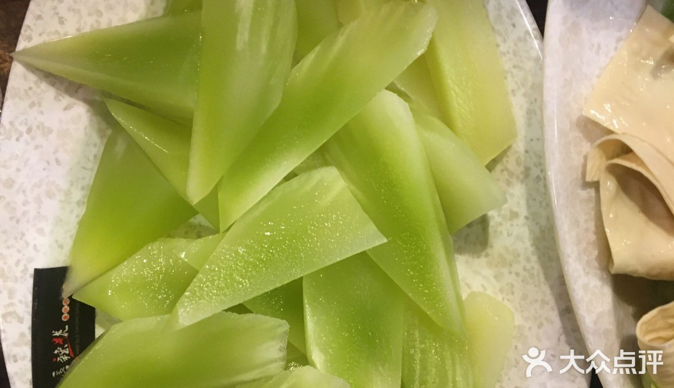 小吃货探店人气火锅店[调皮]唇辣号北苑店