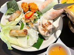 -大头虾越式风味餐厅(光明广场店)