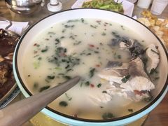 奶汤鱼头-美顺香食府鱼头老店(雪野湖店)