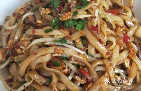 Egg and Pork Stir-Fried Noodles