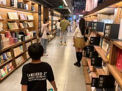 -半山书局(新世纪商城店)
