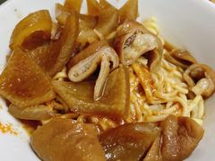 -松树干拌面店