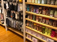 -名创优品(北京新中关购物中心地铁层店)