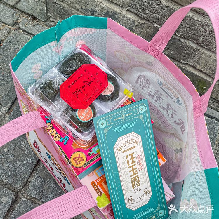 武汉樱花季限定🌸，这一波赢麻了……