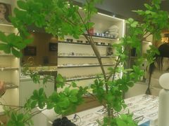 -视野联行眼镜·蔡司·尼康·授权优选门店(青浦宝龙店)