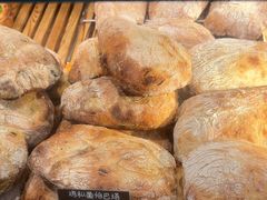 -天井·丑面包搭咖啡