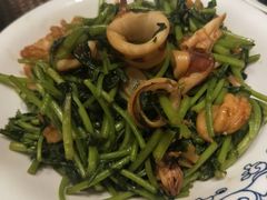 茼蒿烧金枪大比管-新海渔港·胶东海鲜家常菜·家宴(奥体中心店)