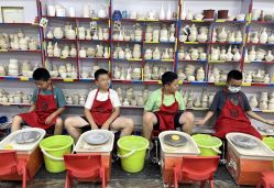 -泥娃娃DIY陶吧(易生活购物公园店)