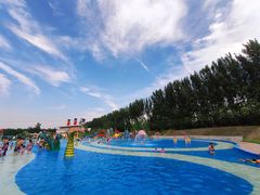 -黄河谷马拉湾海浪浴场