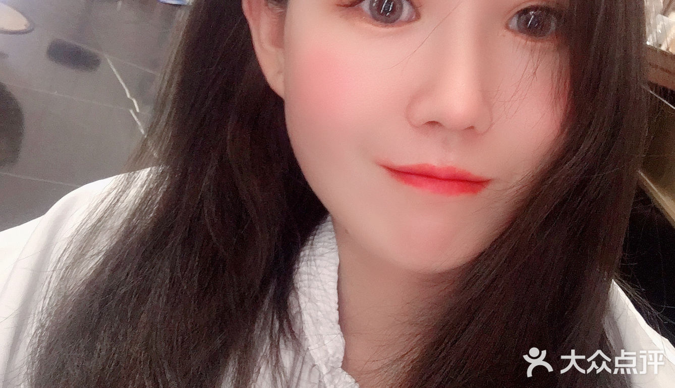 分享一款非常修饰脸型的发型、初恋头