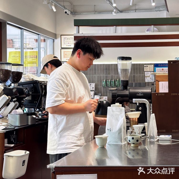 周末探店｜魔都梧桐区寻找咖啡店的舒心角落