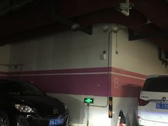 -徐汇日月光地下停车场