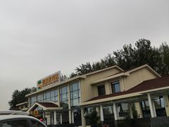 -窦店服务区-停车场