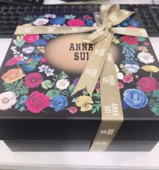 -ANNA SUI