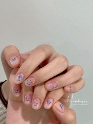 -花岐款式专研健康美甲沙龙