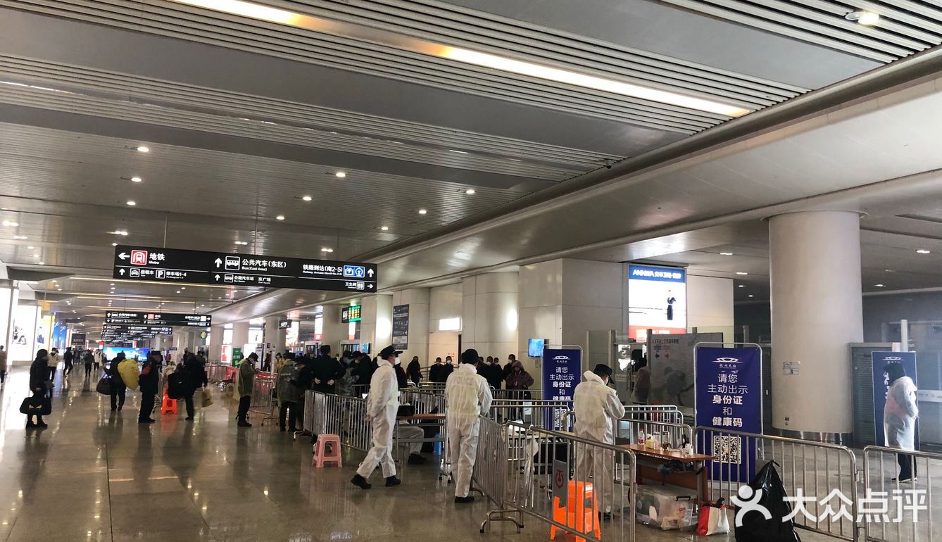 我只是来接人的，都被问了好几次。大家大包小包的