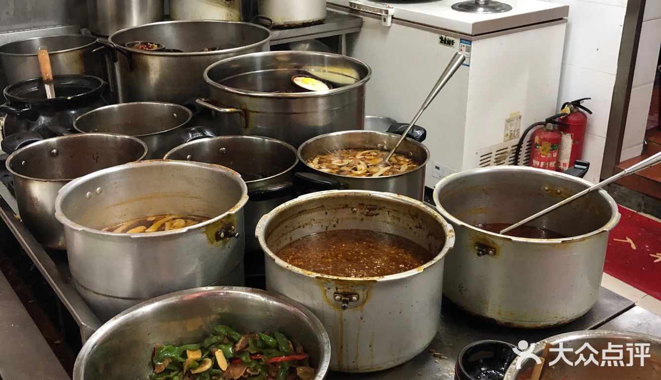 提醒大家不要看牌子点单,去取餐的窗口点单