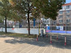 -迪卡侬运动专业超市-停车场