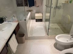 -深圳富苑皇冠假日套房酒店