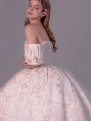 点击看大图 -Renee芮亦婚纱