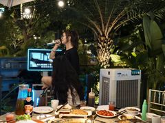 -茅草房·河畔园林火锅