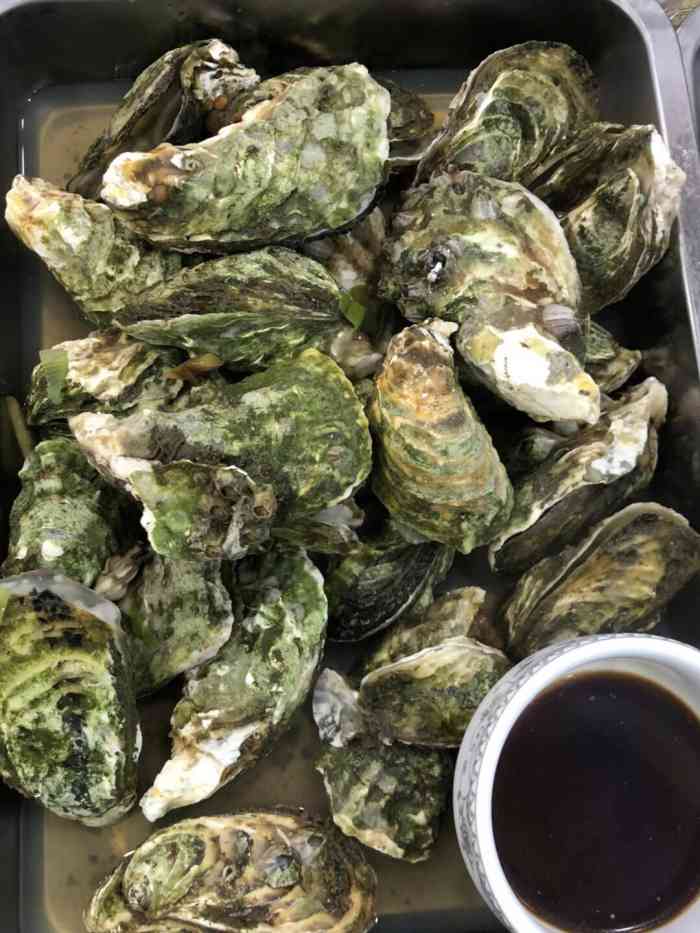 东沟海鲜(南十路店)-"家附近的海鲜店,现在不让在外面摆的,没有.