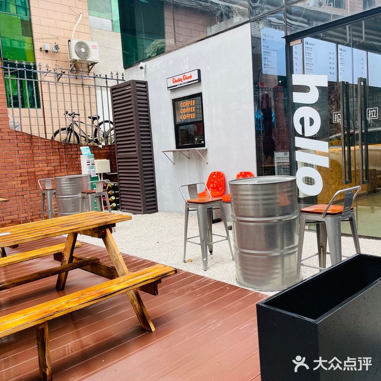 无意间经过一家汉堡店🍔味道不错，环境也可以