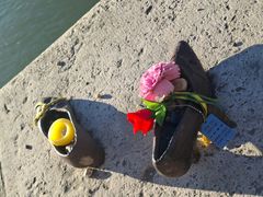 -多瑙河畔鞋履雕塑