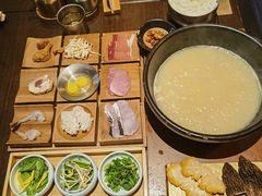 -银米·云南传统过桥米线(双廊黑金冠店)