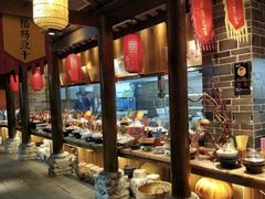 -帅巴人舅母子腊蹄民俗村