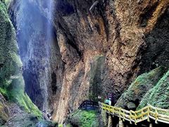 -龙水峡地缝景区