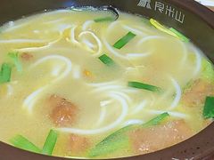 -良米山·云南野生菌过桥米线(上海首店)