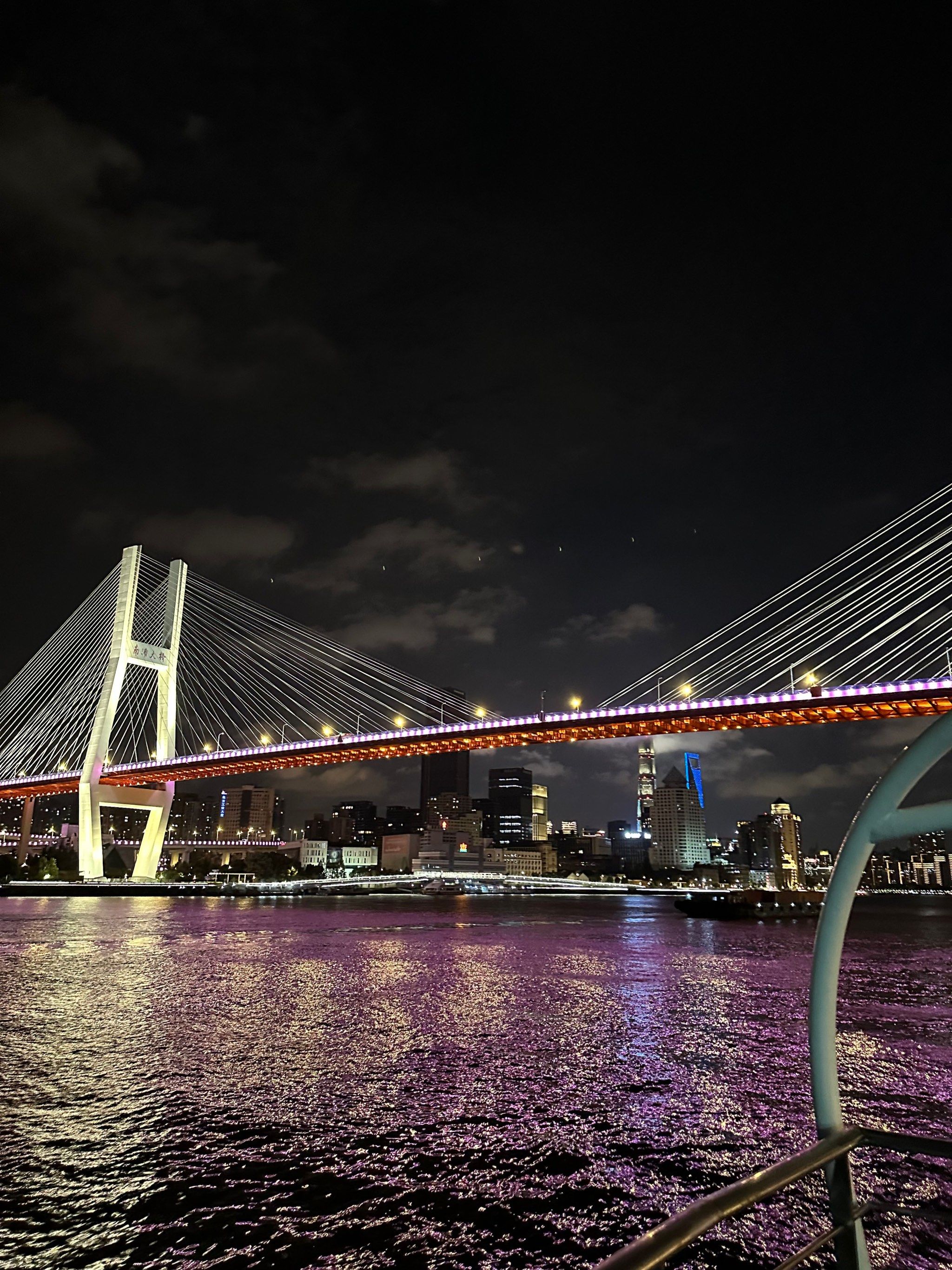 看黄浦江夜景