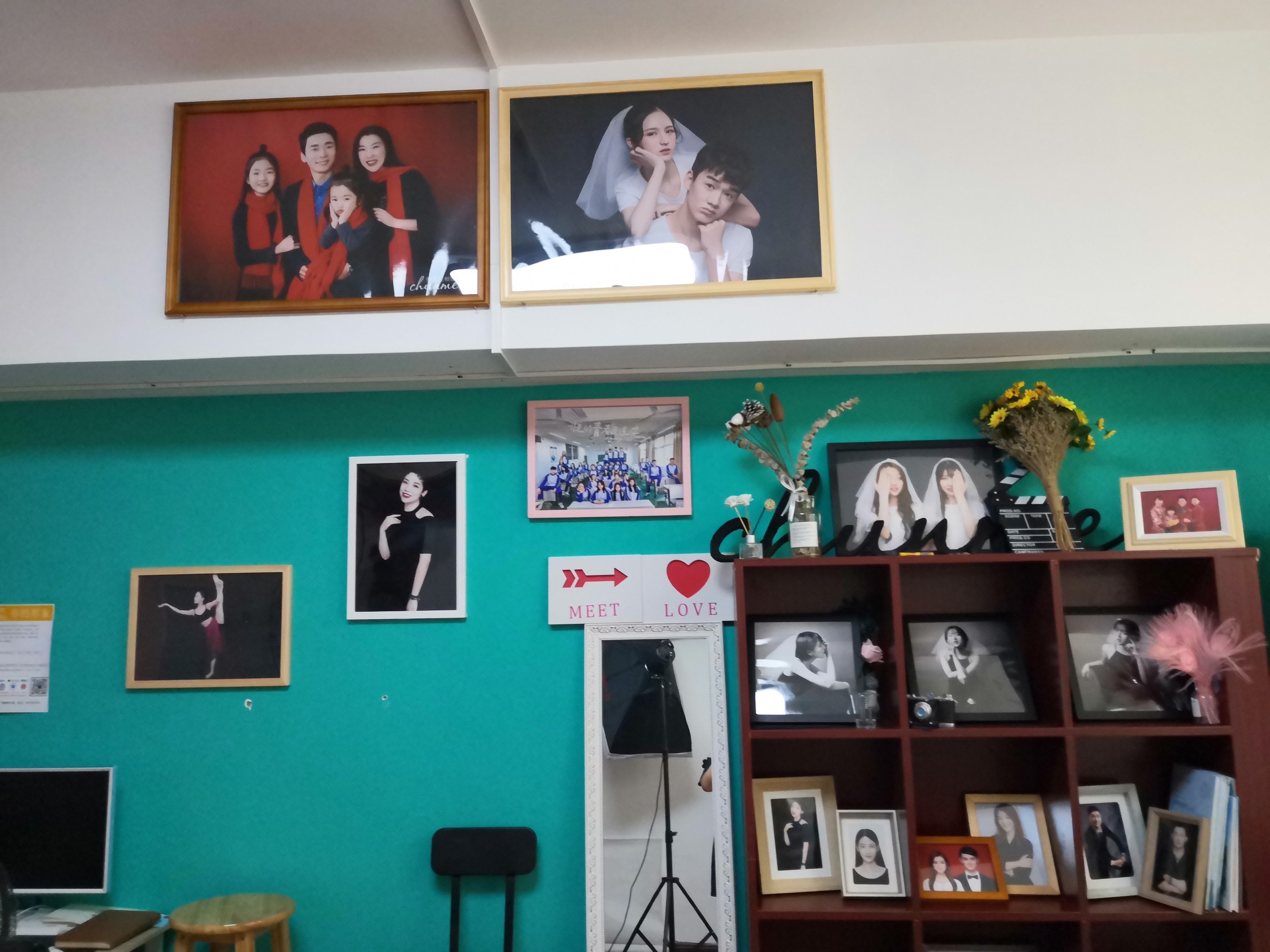 纯美照相馆 证件照地址:财富广场b坐