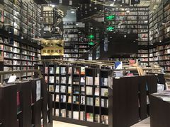 -钟书阁(群光广场店)