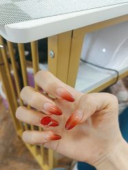 -小黑瓶美甲美睫