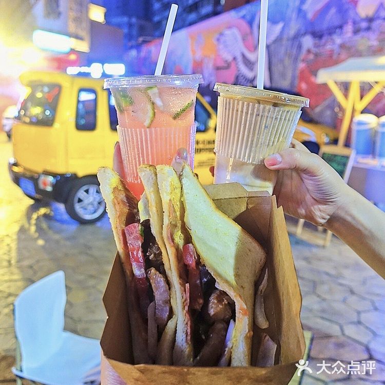 南宁｜东葛路内街色彩强烈碰撞的夏日市集