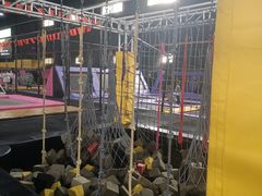 -嘿哟动霸CHUA·新潮玩运动娱乐中心·蹦床滑冰团建乐园