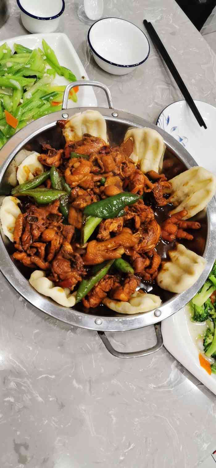 王小二小胡同炒鸡(丁家河店)-"几个人要一大份炒鸡,再要几份小菜,吃的