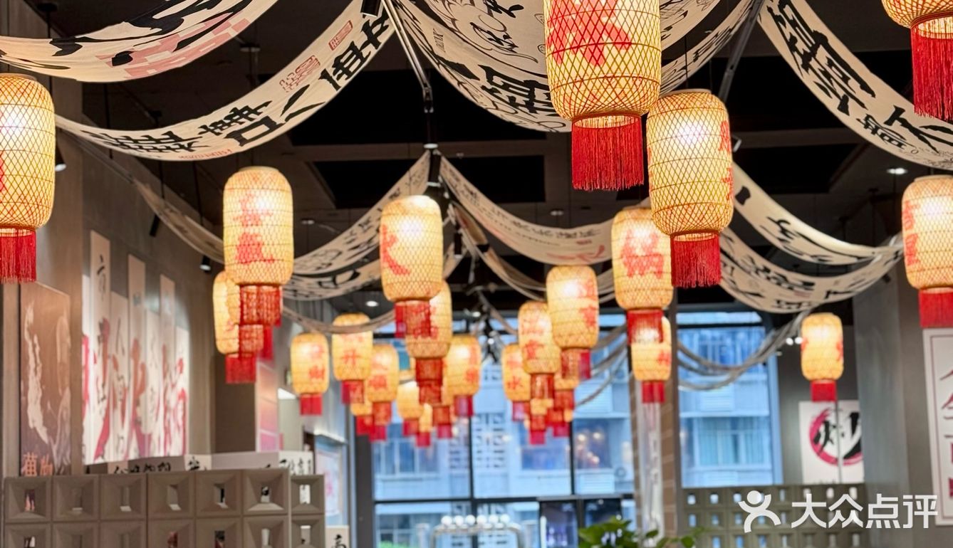 重庆火锅卷出新花样，火锅还能炒起吃。