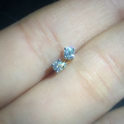 -威德钻石-克拉钻大本营(南京东路店)